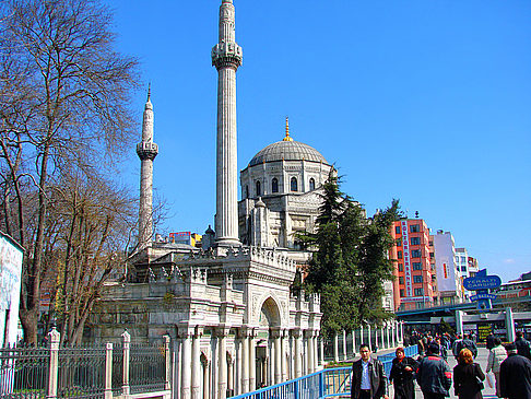  Foto Reiseführer  der Türkei Die Moschee liegt in der historischen Altstadt